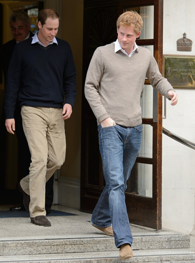 Image: Britain's Prince Harry (R) and Prince Wi